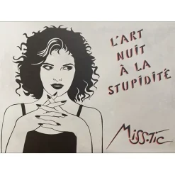 MISS TIC - Impression sur béton "L’art nuit à la stupidité" 50x70x4cm - 2022