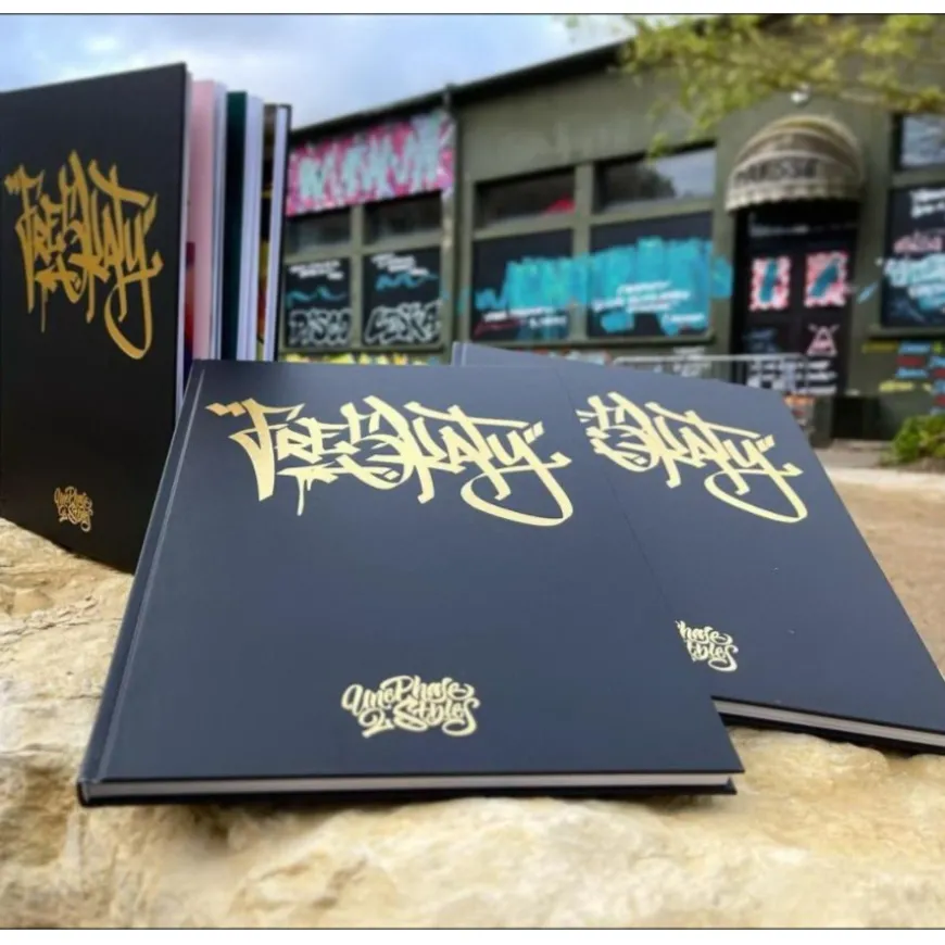 Unephase2styles - Livre d'artistes "Fresk'aty" 30x21cm - 2021 - 250 exemplaires numérotés - + de 50 Artistes - FRESKATY